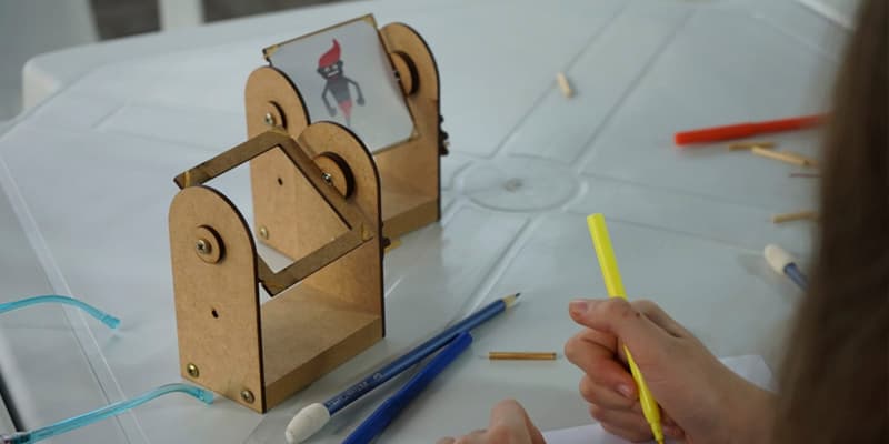 Construção de Brinquedos Ópticos